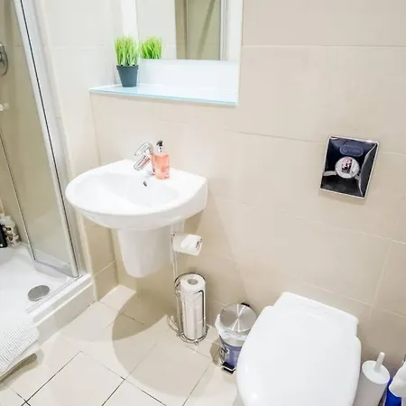 Large 2 Bed, 2 Bath, Free Parking & Wifi Apartment Sheffield Exterior photo