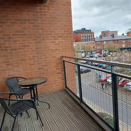 Large 2 Bed, 2 Bath, Free Parking & Wifi Apartment Sheffield Exterior photo
