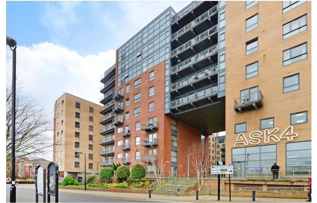 Large 2 Bed, 2 Bath, Free Parking & Wifi Apartment *
